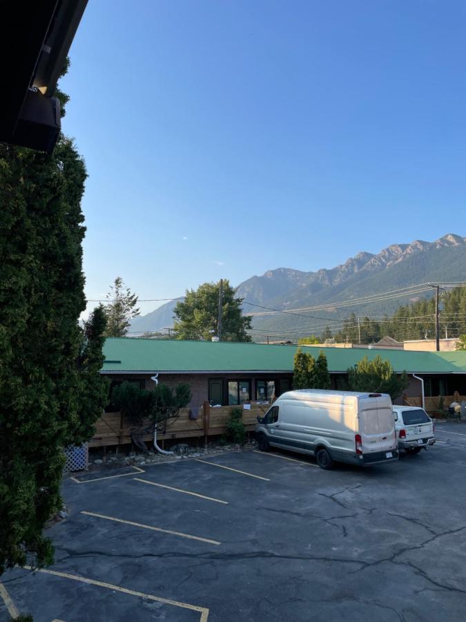 Destination Inn Рейдиум-Хот-Спрингс Экстерьер фото